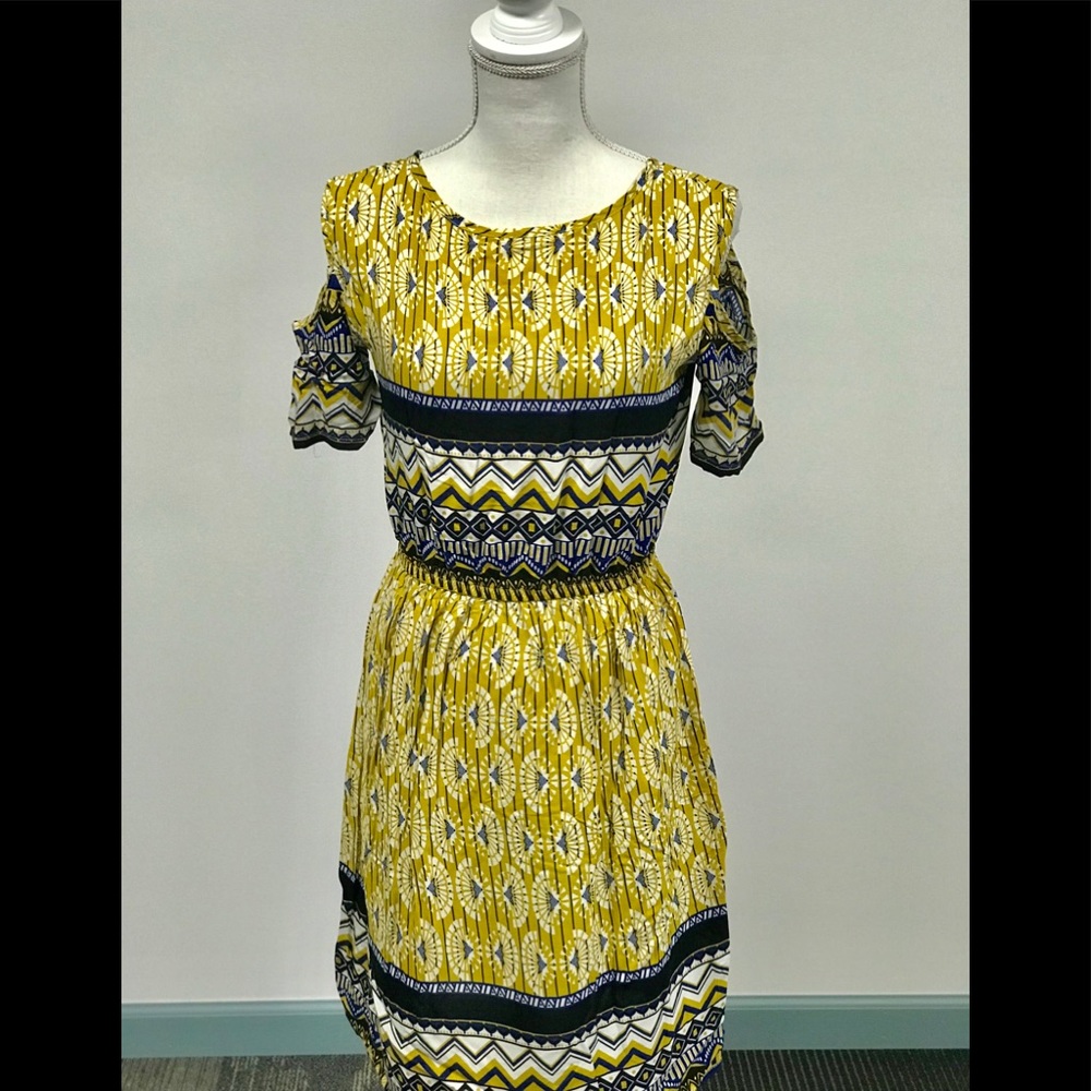 NWT Beautiful Golden & Navy Boho Cold Shoulder